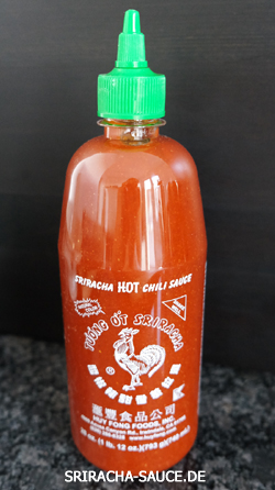 Sriracha Sauce von Huy Fong Foods - Frontansicht der Flasche